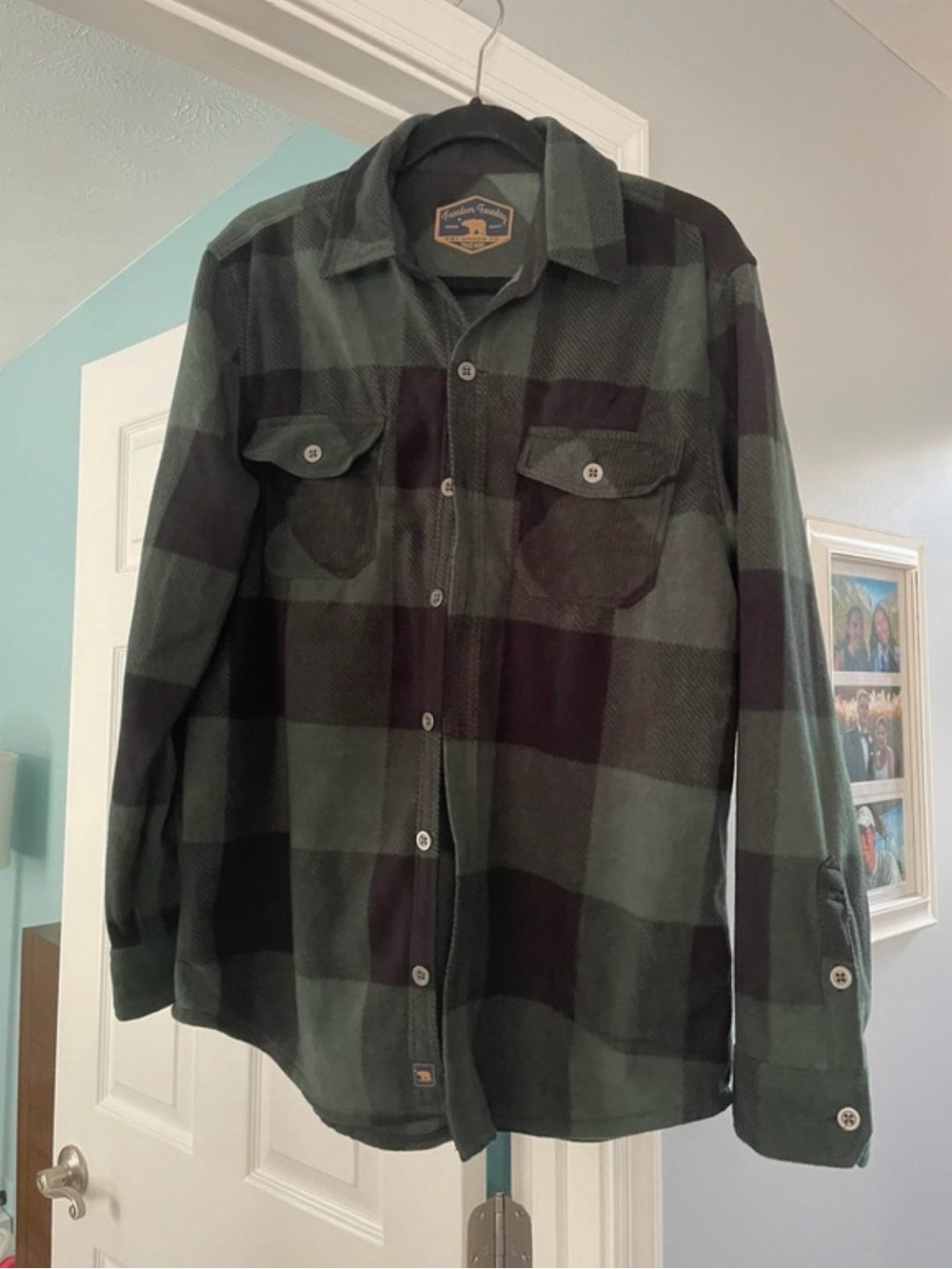 Men's Plaid Button-Up Jacket Shirt shacket in Dark Green and Black medium